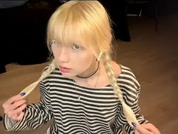 DivinaSpanski  live sex cam
