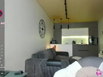 Juicy_Bella  live sex cam