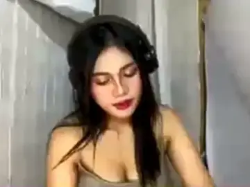 SuzieOtremba  live sex cam