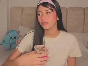 IsaYourDolly  live sex cam