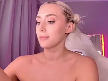 LoryWood  live sex cam