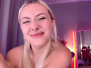 LoryWood  live sex cam