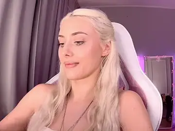 LoryWood  live sex cam