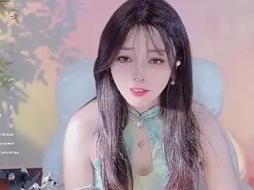 Yiluo95  live sex cam