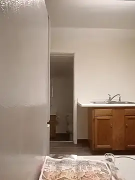 Freakylittlebitch69  live sex cam