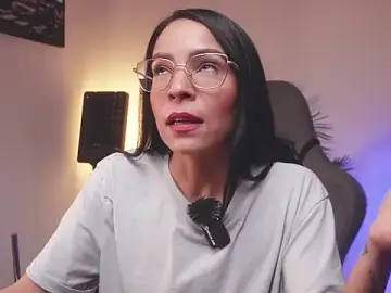 Little-eli  live sex cam