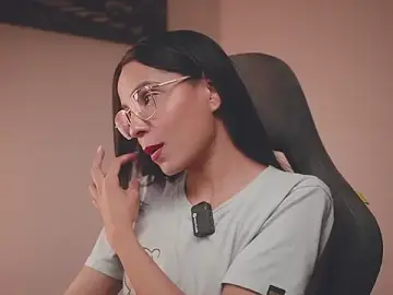 Little-eli  live sex cam