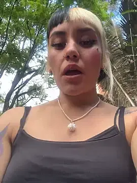 Sara_92  live sex cam