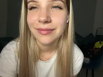 BlondeDoes  live sex cam