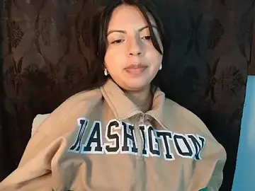 CarolineBrunx  live sex cam