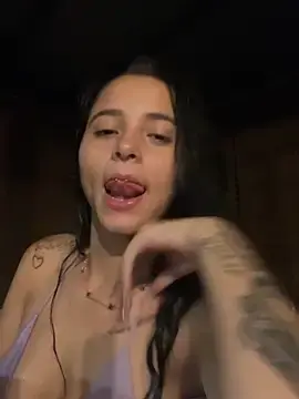 Juanita777  live sex cam