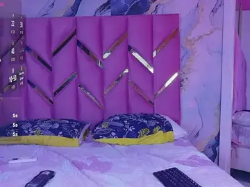 Naughtyyindiann  live sex cam