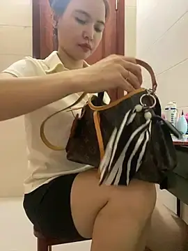 LiLi-Kirix99  live sex cam