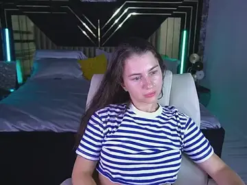 LittleJulii  live sex cam