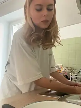 YoungGermanKiki18  live sex cam