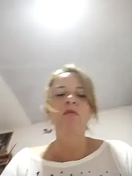 Charlotte_y  live sex cam
