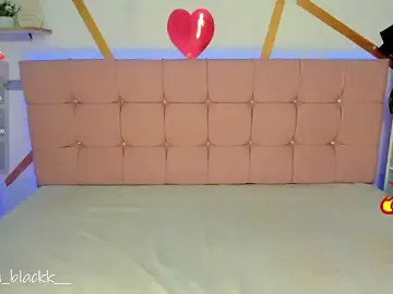 Luna_blackk  live sex cam