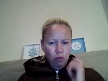 Jennyblondeuk  live sex cam