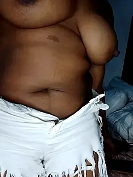 Traysbea93  live sex cam