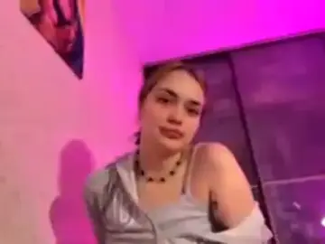 WakenedFir  live sex cam