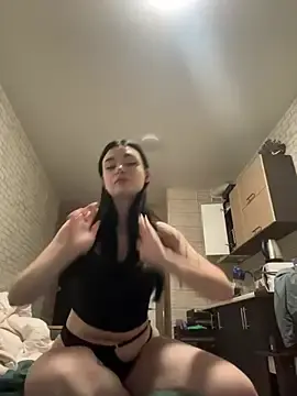 Sexy-brunette77  live sex cam