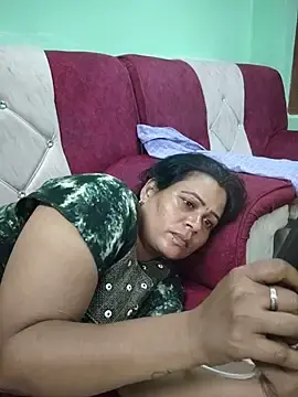 Tamilaruvi  live sex cam