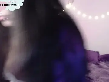 Bornintitan  live sex cam
