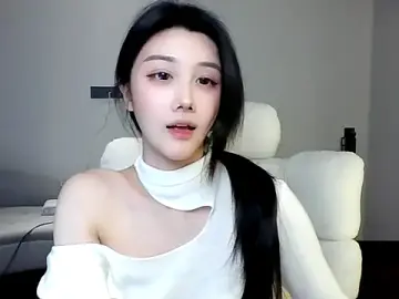 MedeLineayr  live sex cam