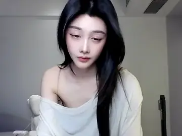 MedeLineayr  live sex cam
