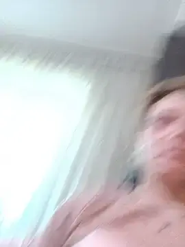 Kriss-Miss-Kiss  live sex cam
