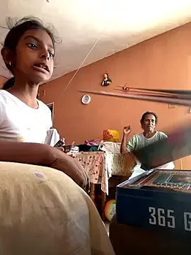 Keriann  live sex cam