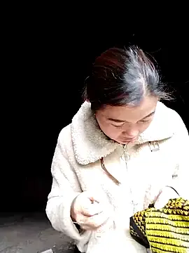 Omai-ngot  live sex cam