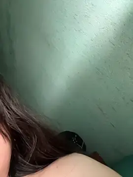 Lauraa68  live sex cam