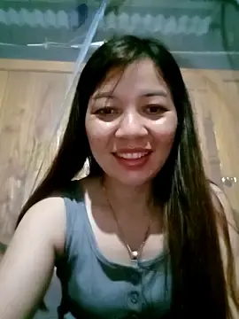 Yiyi102300  live sex cam