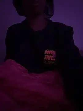 Th33h0neyb33  live sex cam