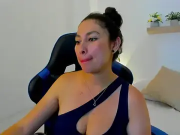 Bella_99_  live sex cam