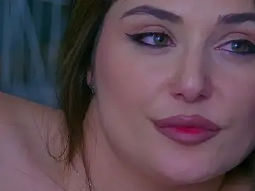 KassieWeins  live sex cam
