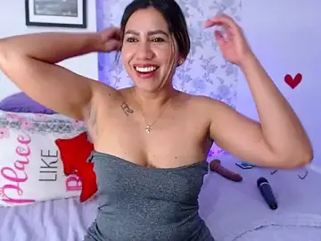 Vanessacuter  live sex cam