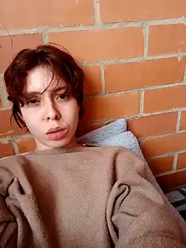 Yiuu22222  live sex cam