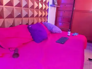 Kitty_Burn  live sex cam