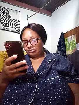 YELLOW_BONE  live sex cam