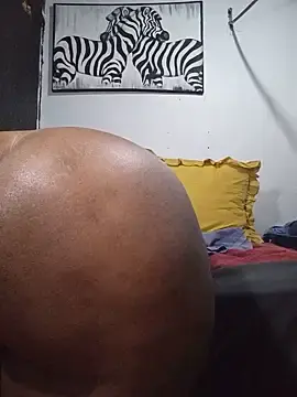 YELLOW_BONE  live sex cam