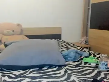 Ellyslimdoll  live sex cam