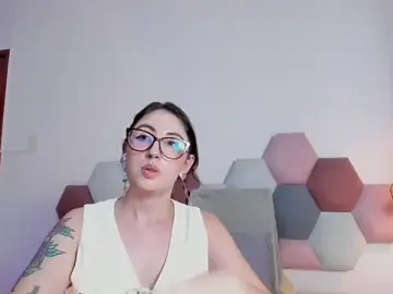 Emilywatsonn  live sex cam
