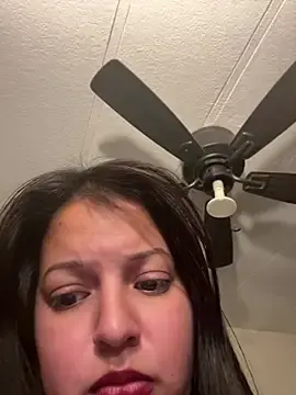 Gangishotmomma  live sex cam