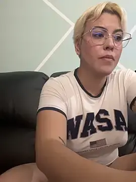 Dakota_Wolf0  live sex cam
