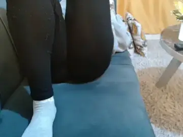 Leslysexygirl  live sex cam