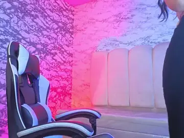 Hela_v  live sex cam