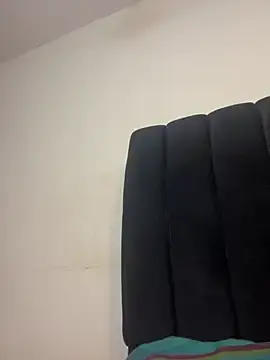 GoldenZuri  live sex cam