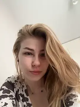 Valya_miss  live sex cam